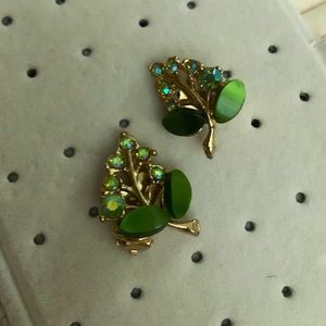 💖 SALE TODAY ONLY Vintage green lucite earrings